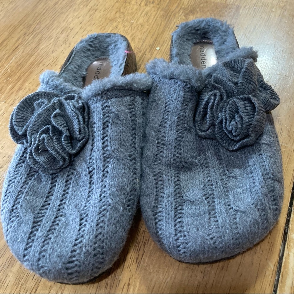 Beautiful slippers madden girl size 5 - Picture 1 of 5